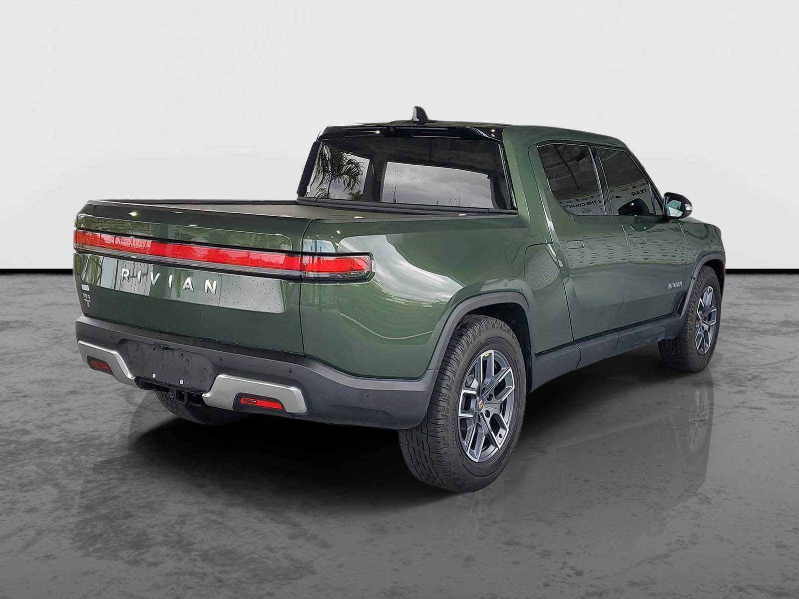 Used 2023 Rivian R1T Adventure image 2