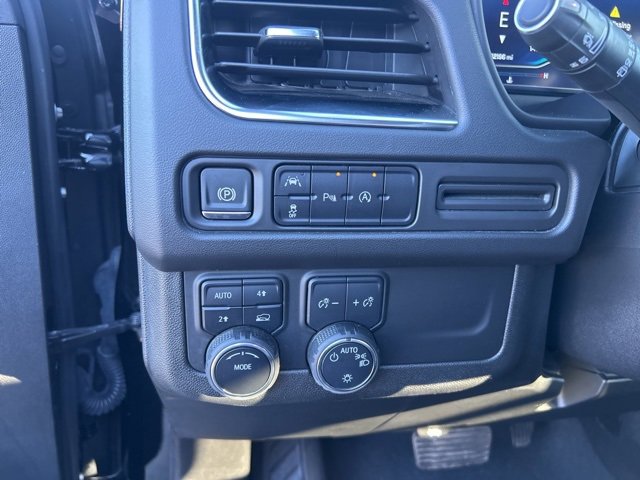 Used 2024 Chevrolet Suburban LT image 17