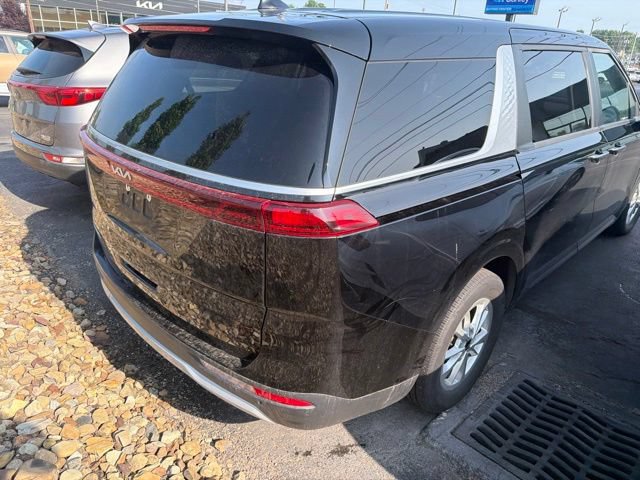 Certified 2024 Kia Carnival LX FWD image 4
