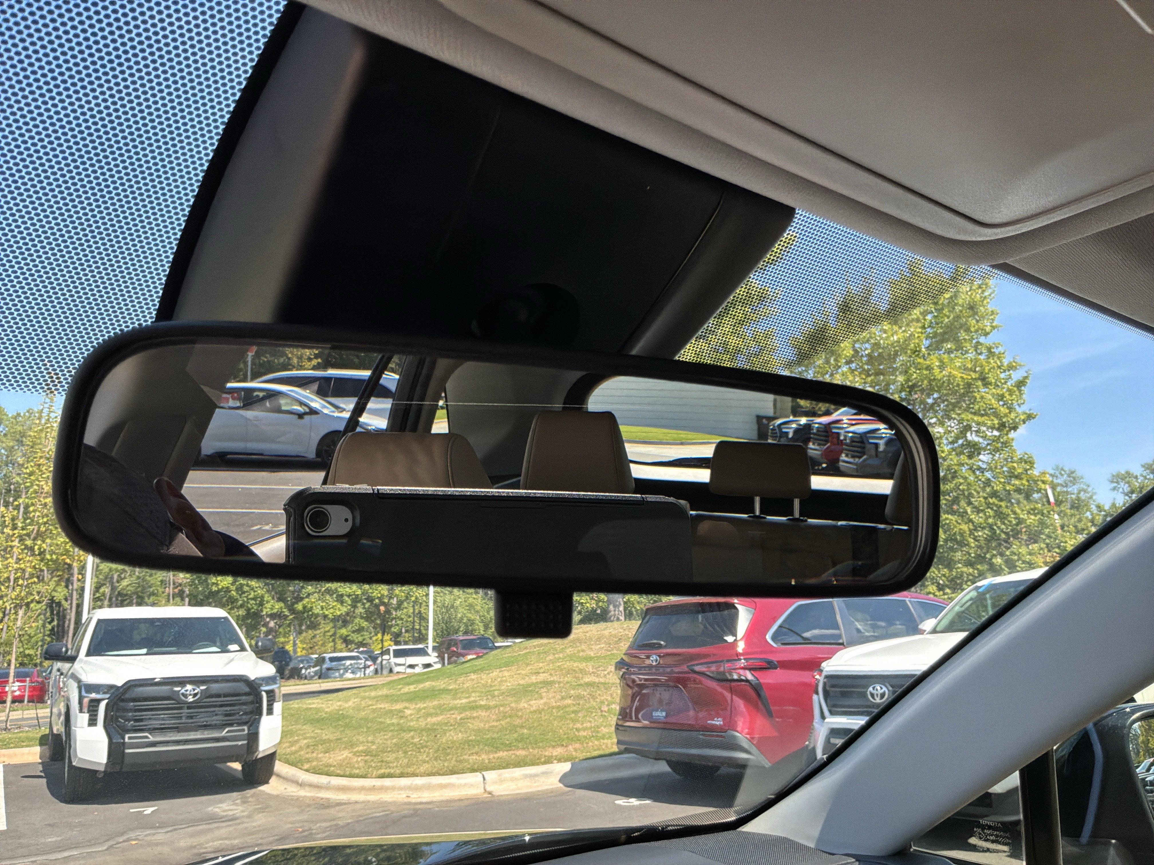 Used 2020 Toyota RAV4 XLE Premium FWD image 27