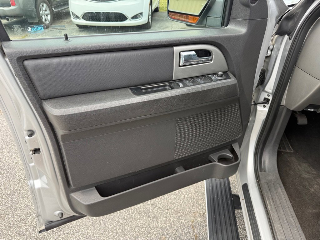 Used 2014 Ford Expedition Limited w/ Equipment Group 301A AWD/4WD image 13