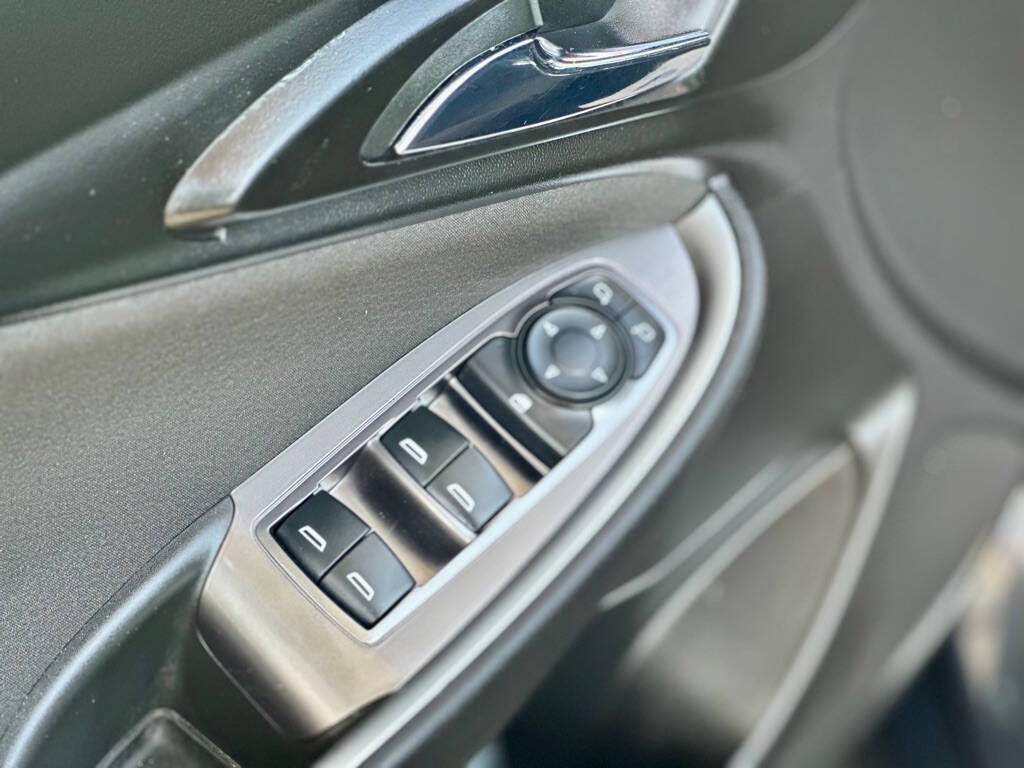 Used 2020 Chevrolet Malibu LS FWD image 14