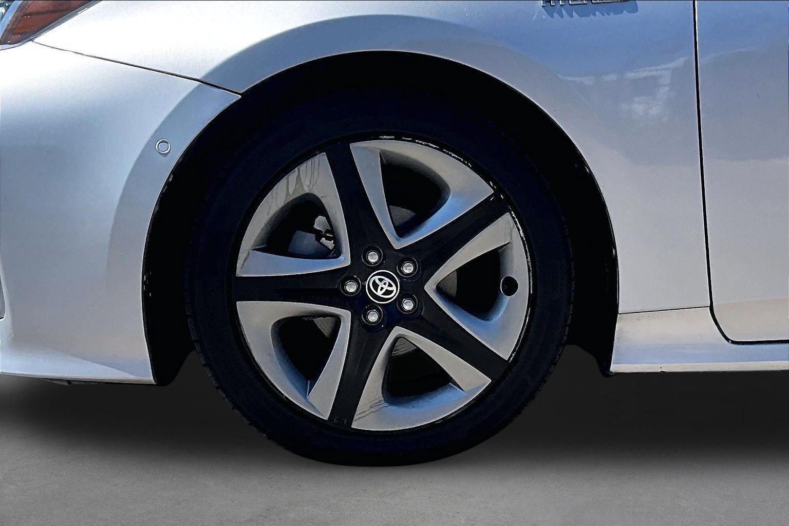 Used 2022 Toyota Prius XLE FWD image 8