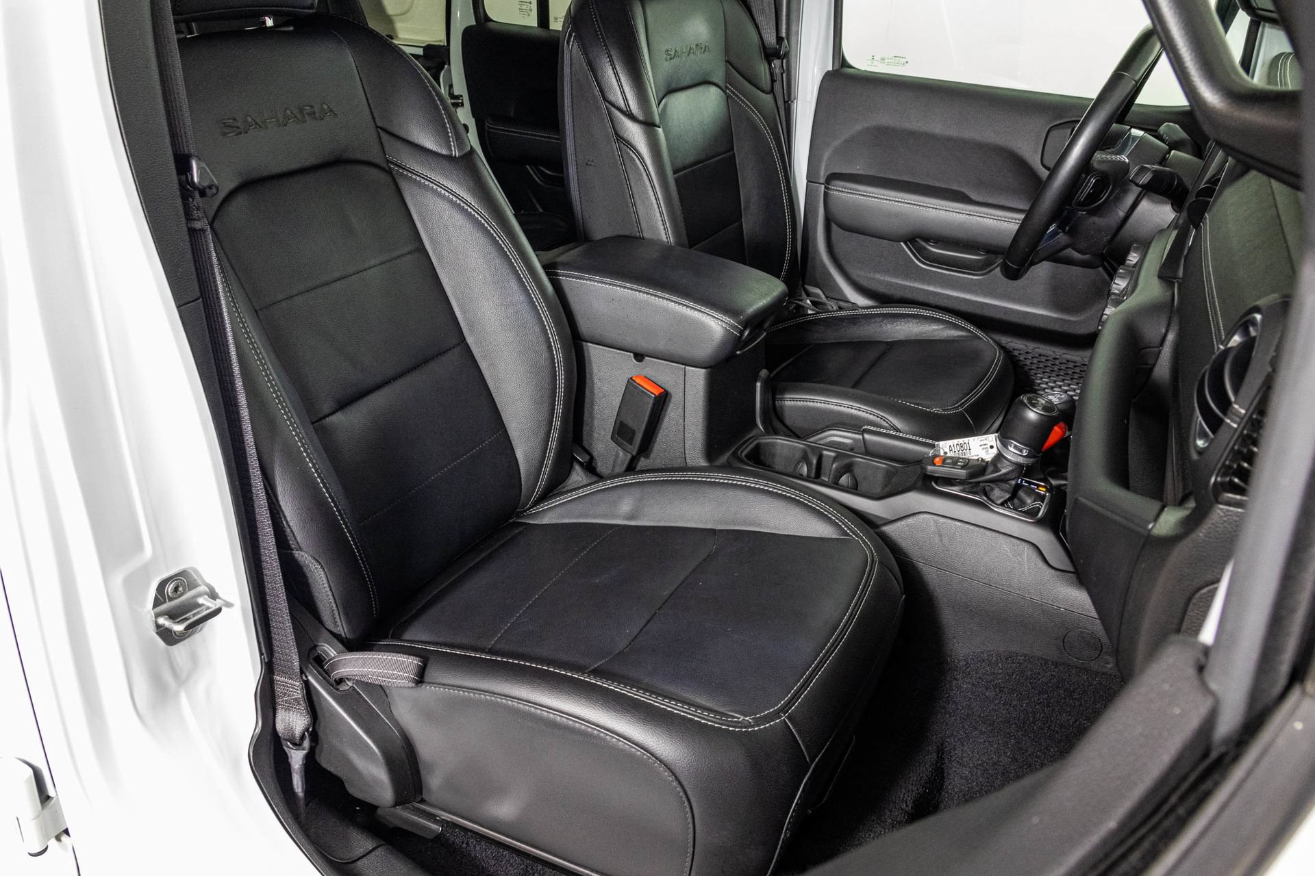 Used 2023 Jeep Wrangler Unlimited Sahara w/ Cold Weather Group AWD/4WD image 44