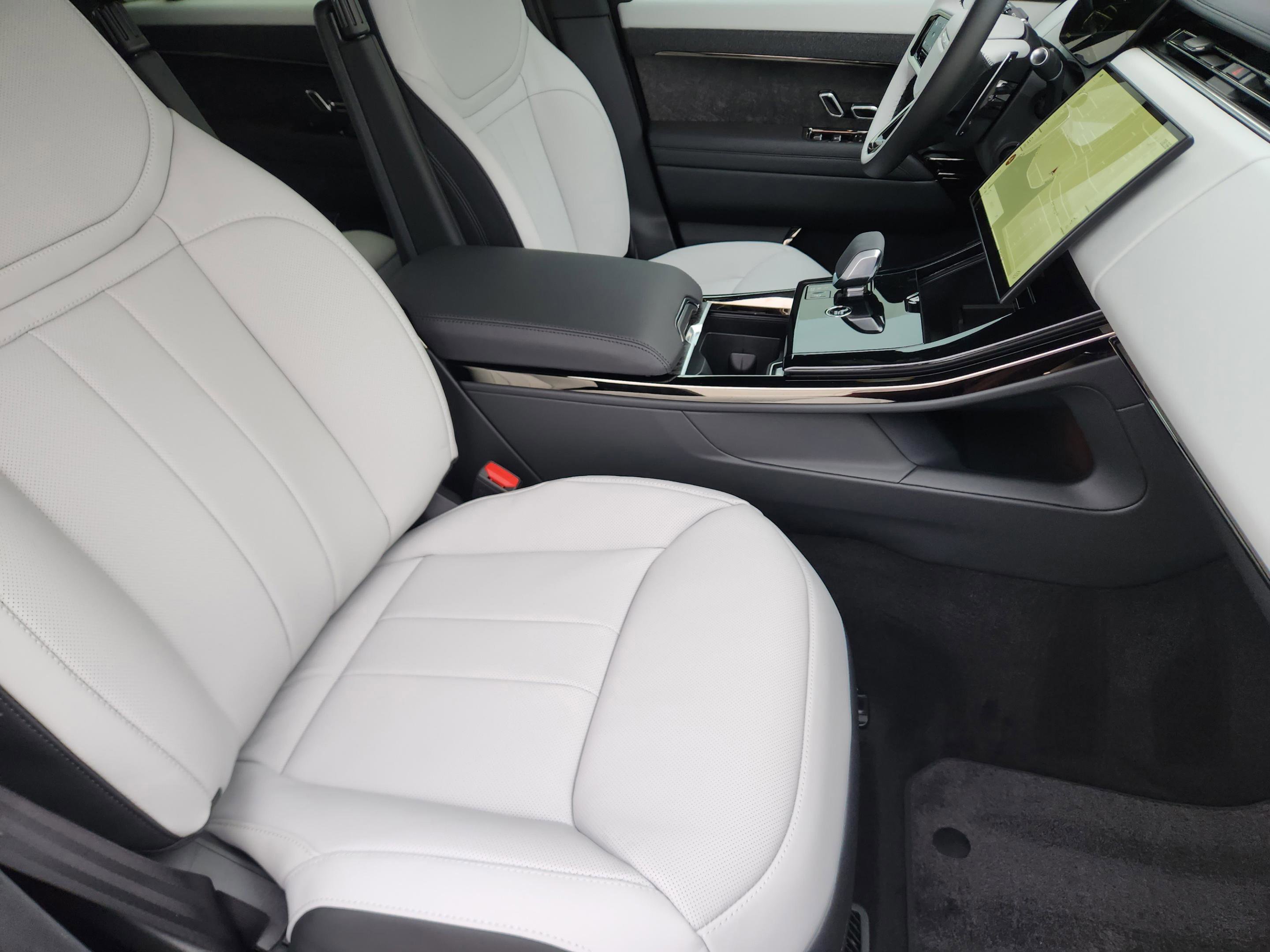 New 2026 Land Rover Range Rover Sport Dynamic SE AWD/4WD image 14