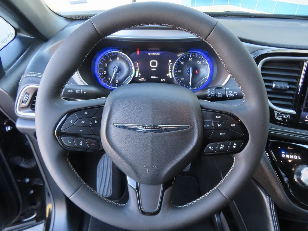 Certified 2025 Chrysler Pacifica Limited image 18