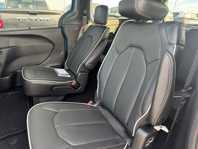New 2026 Chrysler Pacifica Limited w/ S Appearance Package image 30