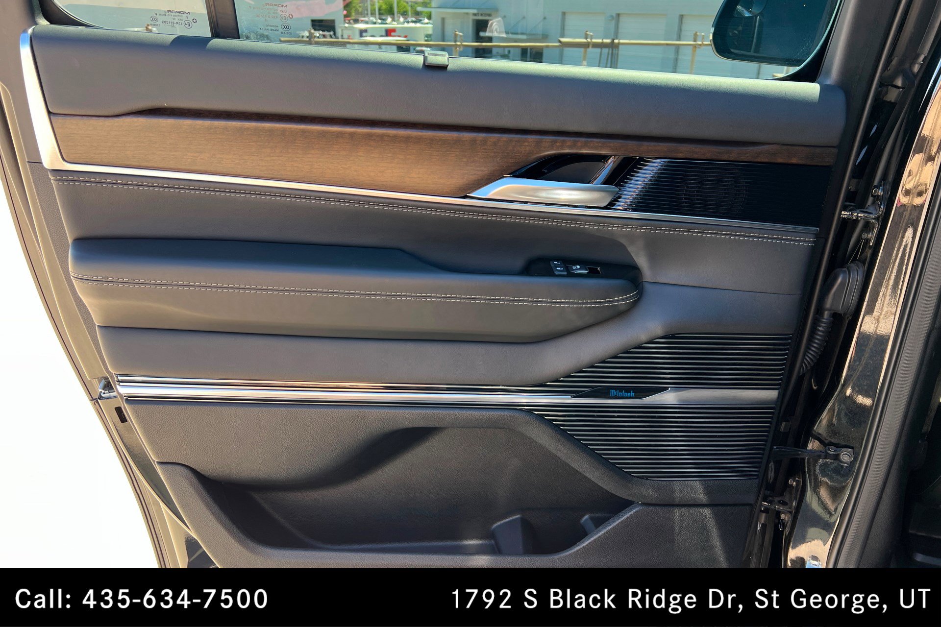 Used 2023 Jeep Grand Wagoneer L 4WD w/ Flexible Seating Group image 18