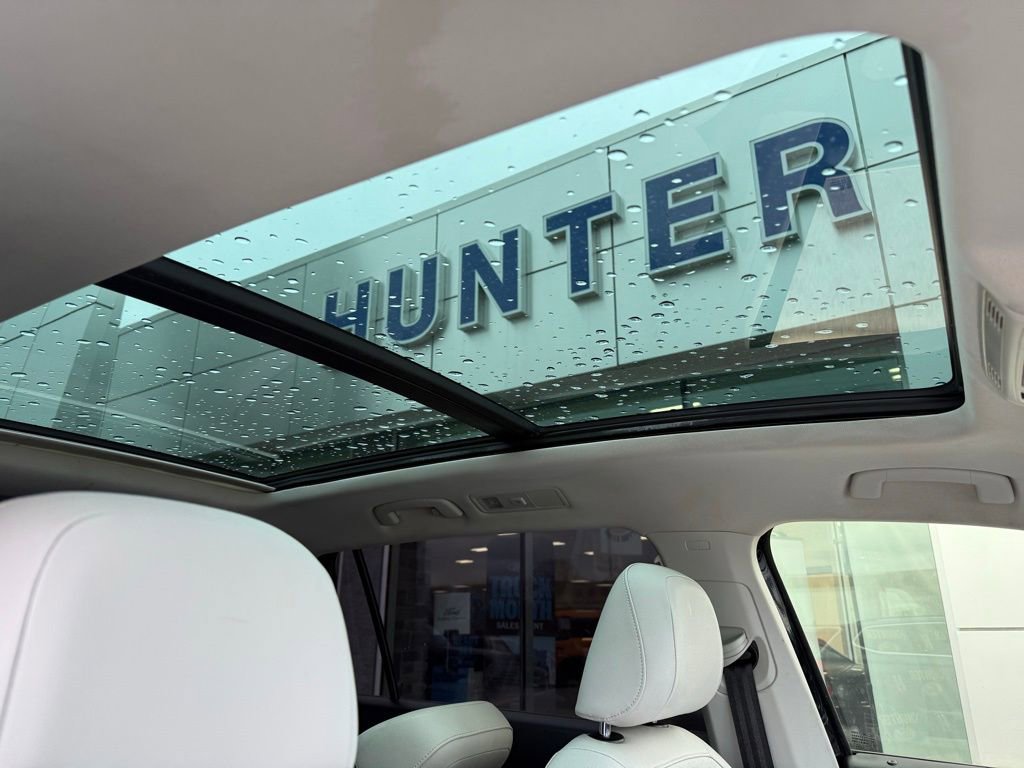 Used 2020 Volkswagen Tiguan SE w/ Panoramic Sunroof Package image 28