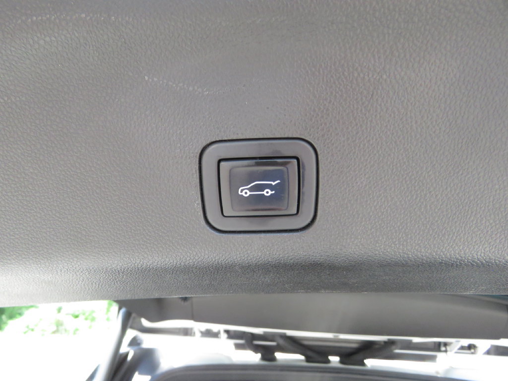 Used 2023 Chevrolet Suburban High Country w/ Premium Package 2 AWD/4WD image 20