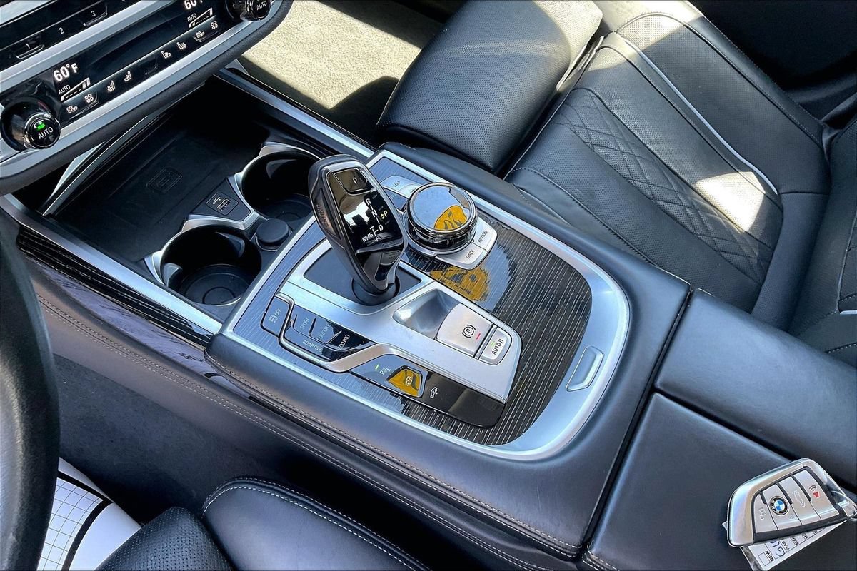 Used 2022 BMW 750i xDrive w/ Executive Package AWD/4WD image 18