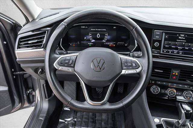 Used 2024 Volkswagen Jetta SE FWD image 12