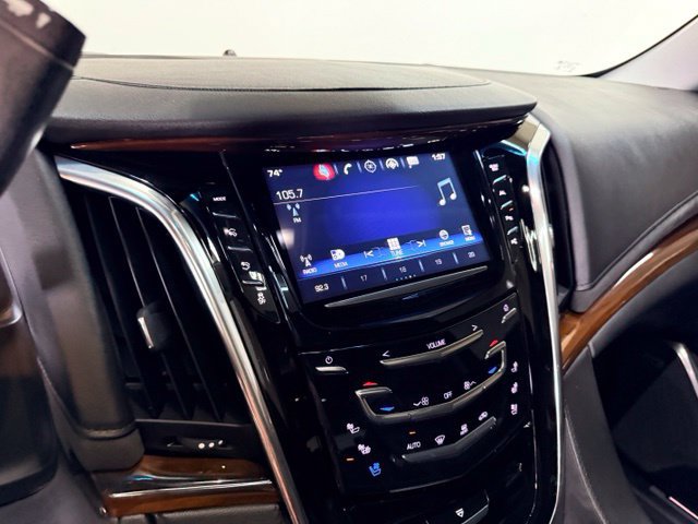 Used 2018 Cadillac Escalade Premium Luxury AWD/4WD image 22