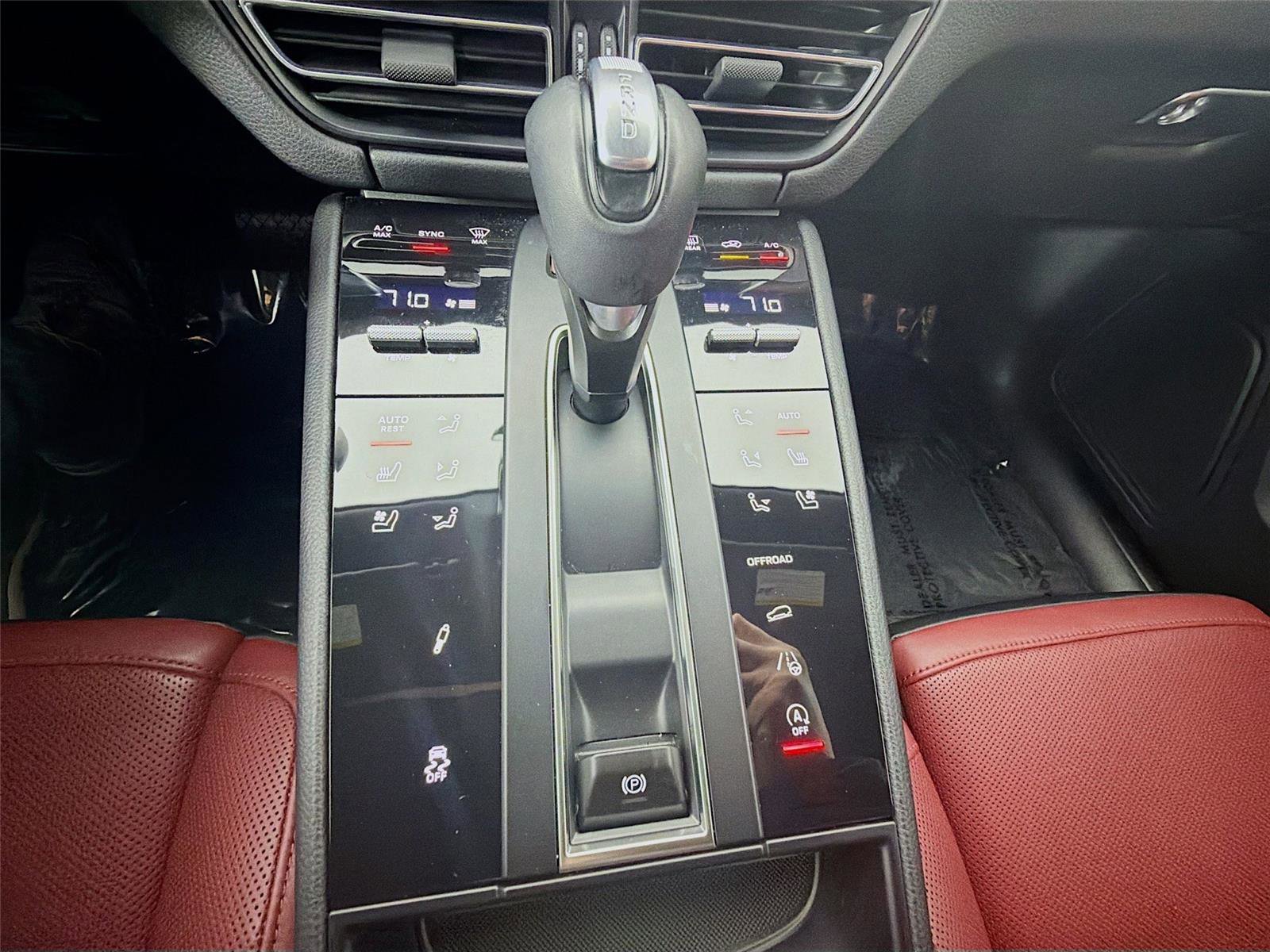 Certified 2024 Porsche Macan Turbo image 15