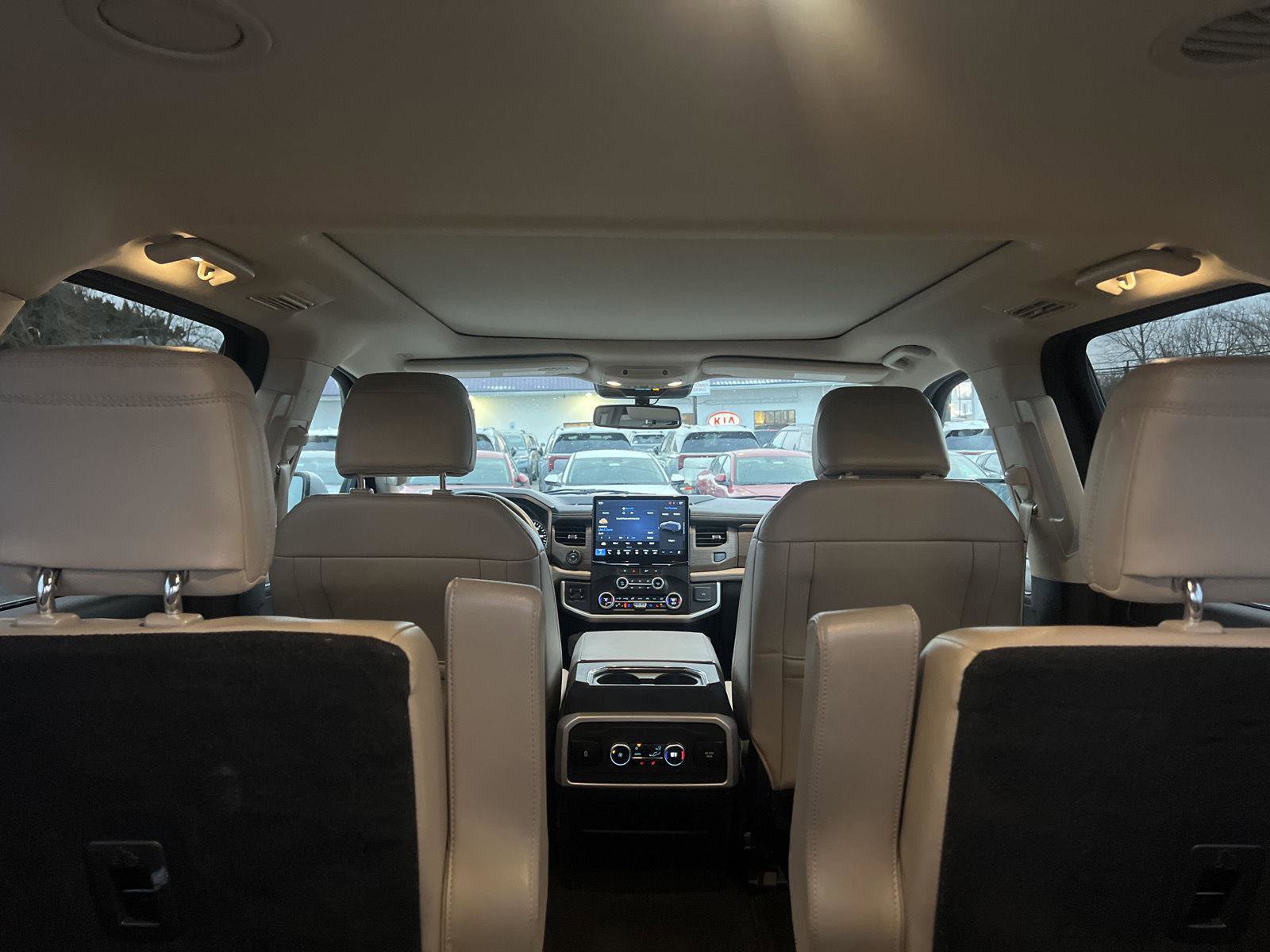 Used 2023 Ford Expedition Limited image 17