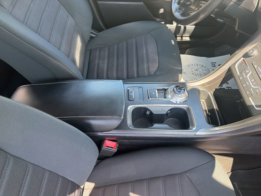Used 2019 Ford Fusion SE FWD image 38