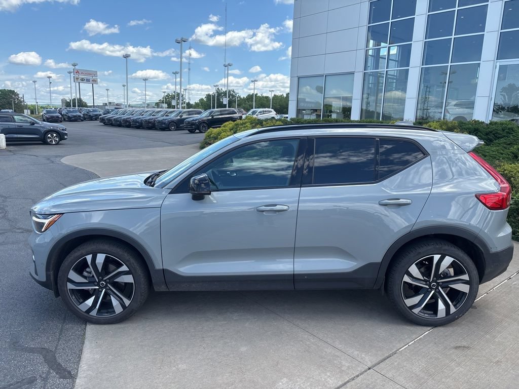 Certified 2024 Volvo XC40 B5 Ultimate w/ Protection Package Premier AWD/4WD image 9