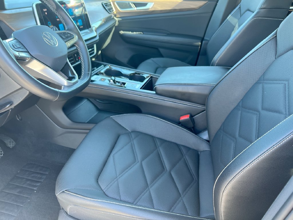 Used 2025 Volkswagen Atlas SE AWD/4WD image 39
