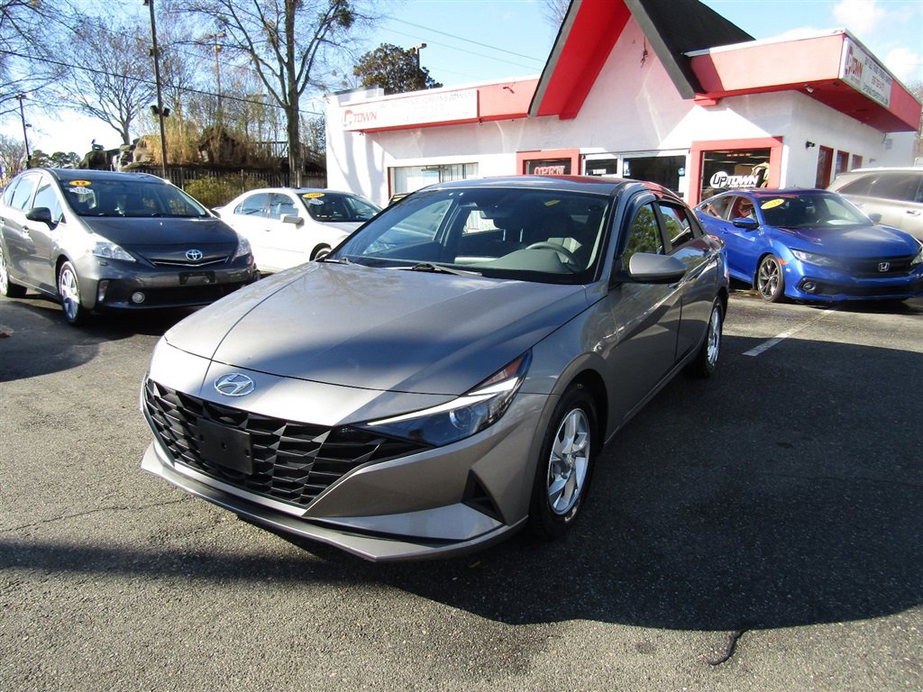 Used 2021 Hyundai Elantra SE image 1