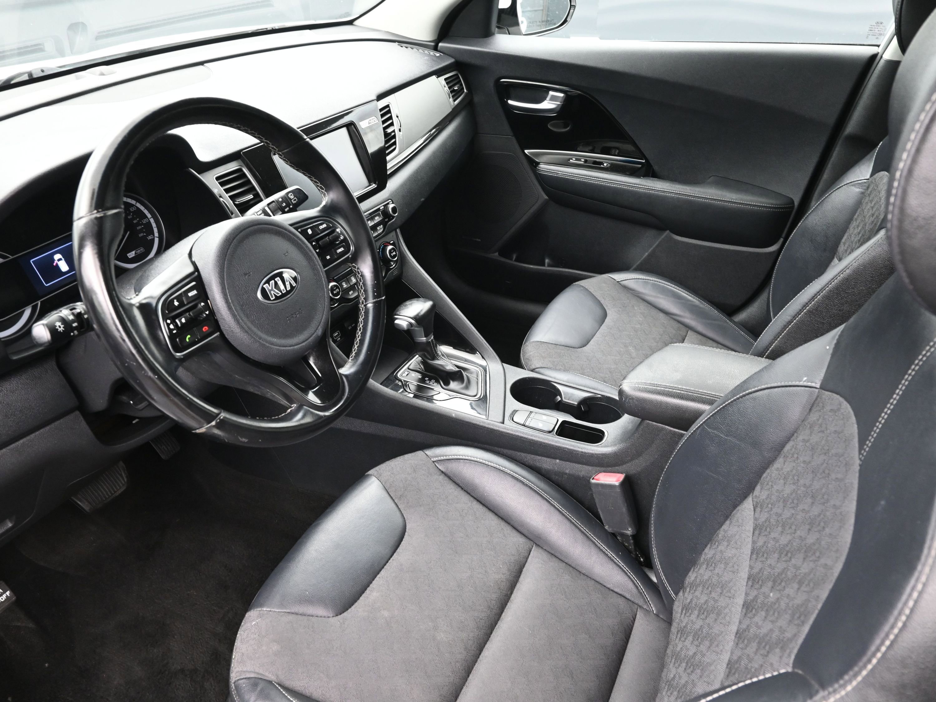 Used 2019 Kia Niro S Touring image 10