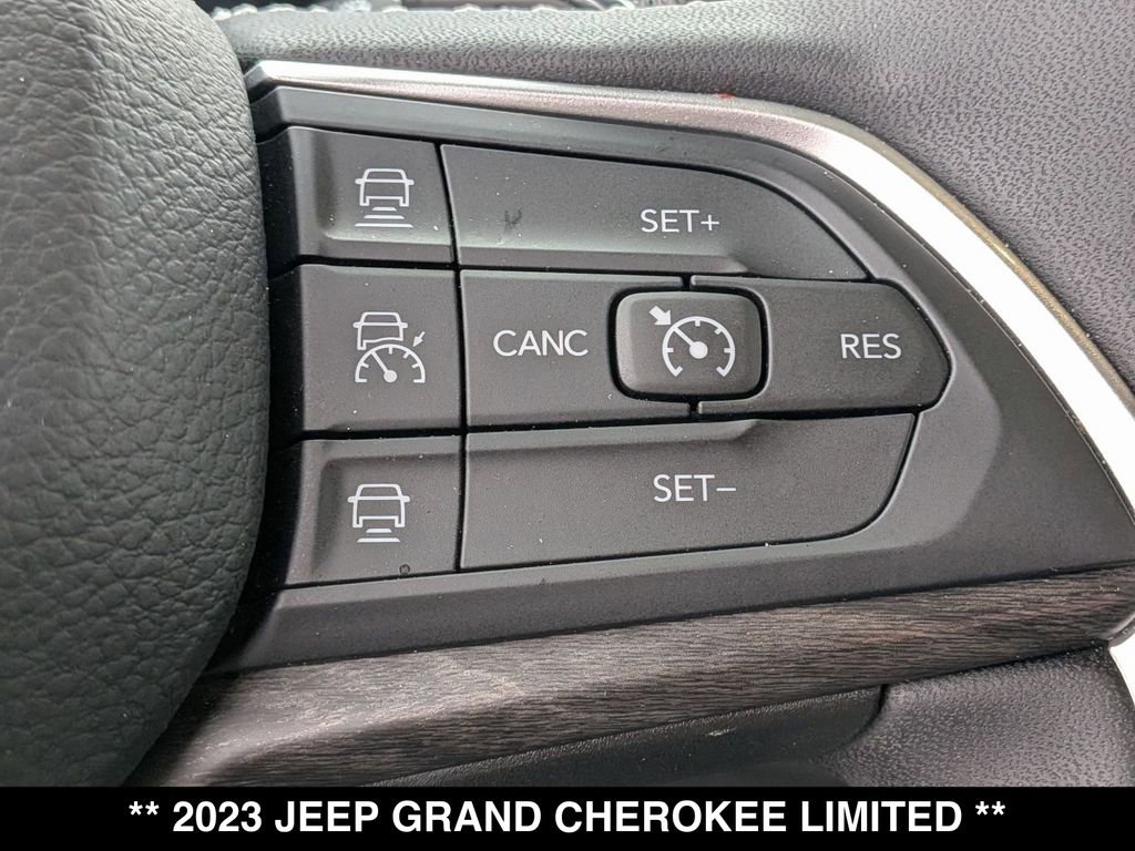 Used 2023 Jeep Grand Cherokee Limited w/ Luxury Tech Group II AWD/4WD image 18