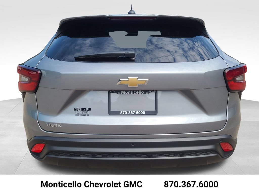 New 2026 Chevrolet Trax LS w/ LS Convenience Package FWD image 7