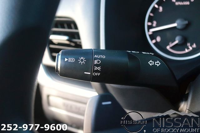 Used 2023 Nissan Rogue S image 23