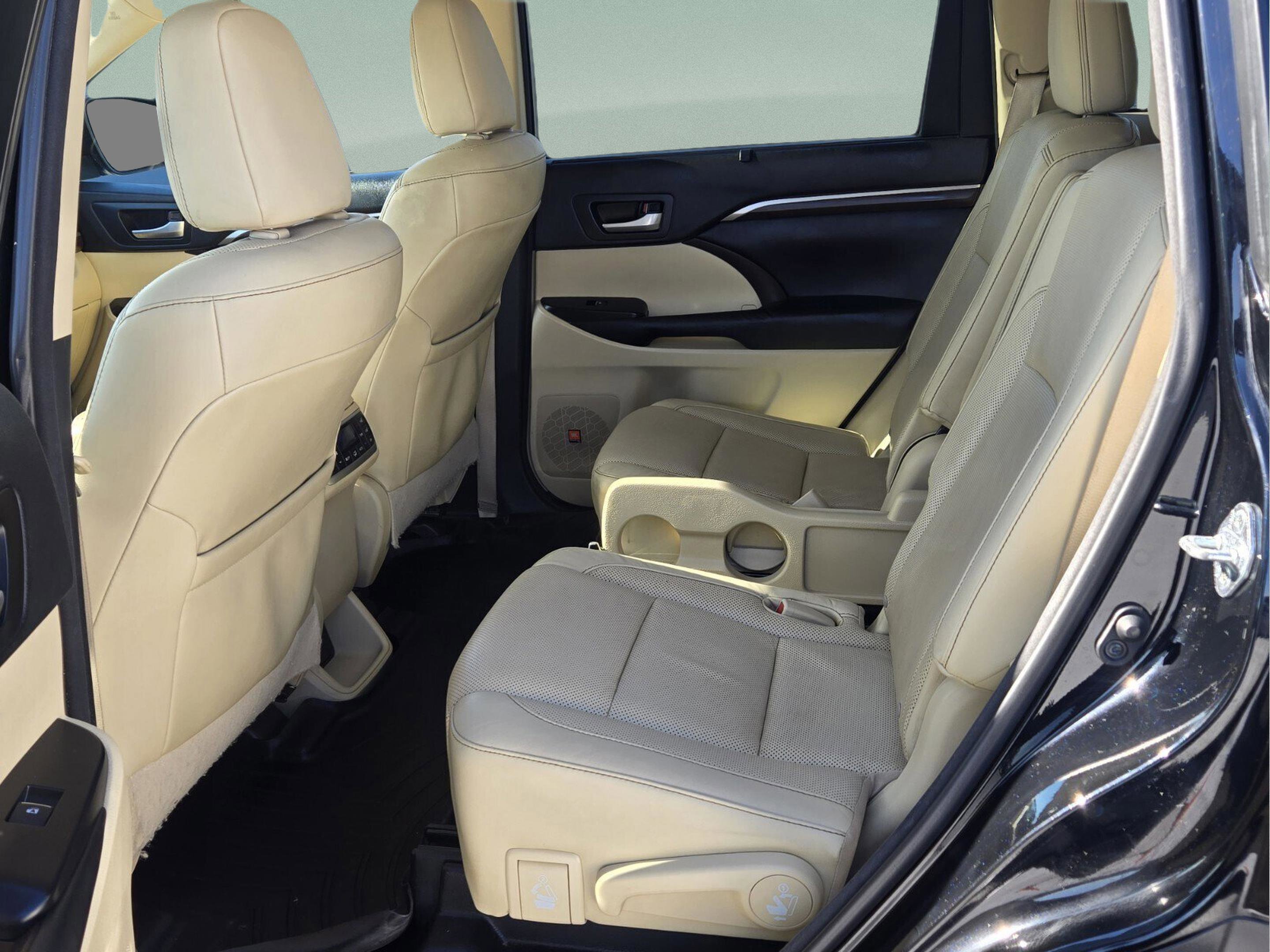 Used 2016 Toyota Highlander Limited Platinum image 10
