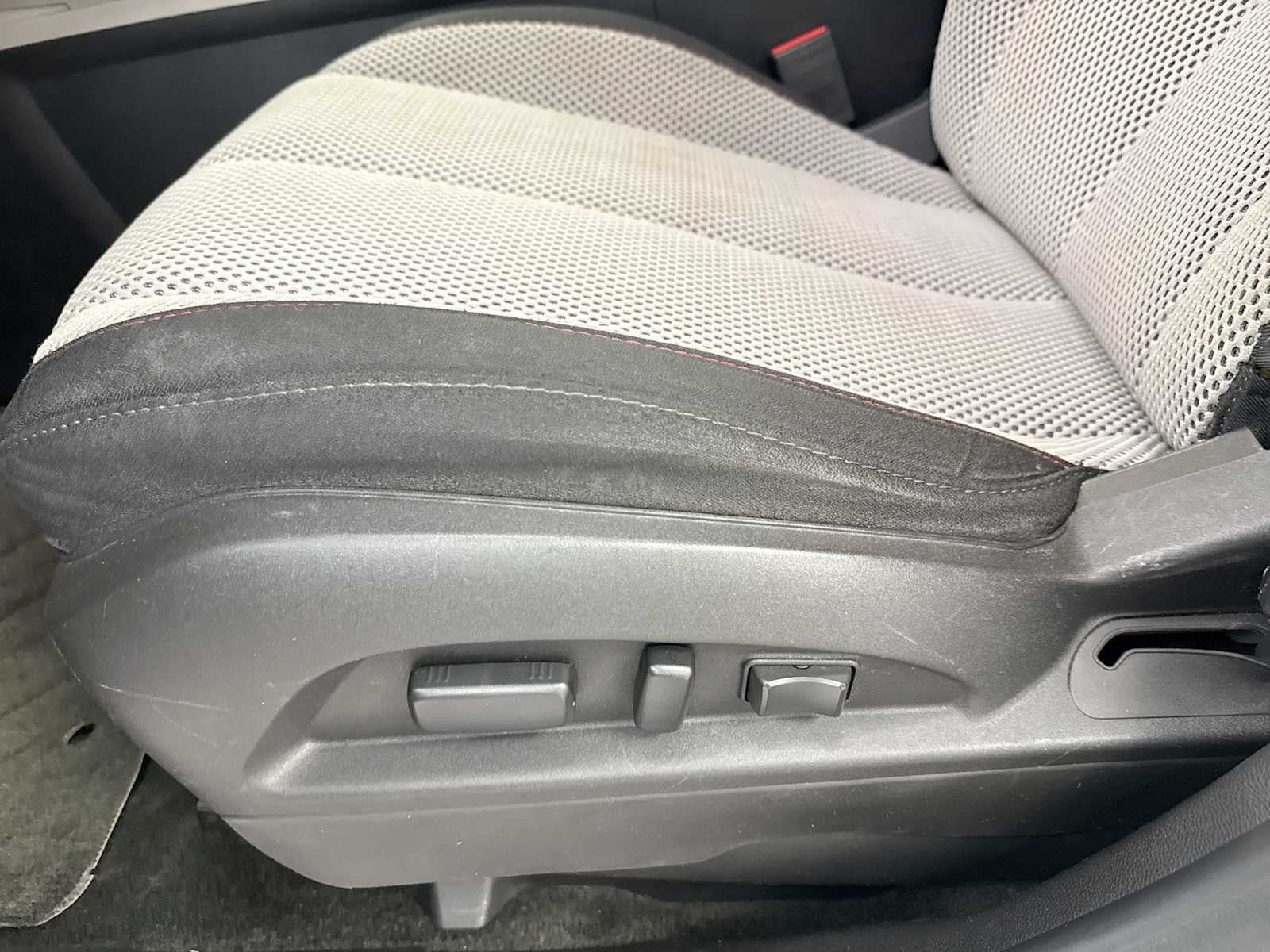 Used 2017 Chevrolet Equinox LT w/ Convenience Package FWD image 14