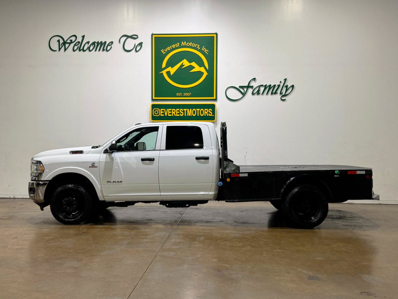 Used 2021 RAM 3500 Tradesman w/ Chrome Appearance Group AWD/4WD image 5