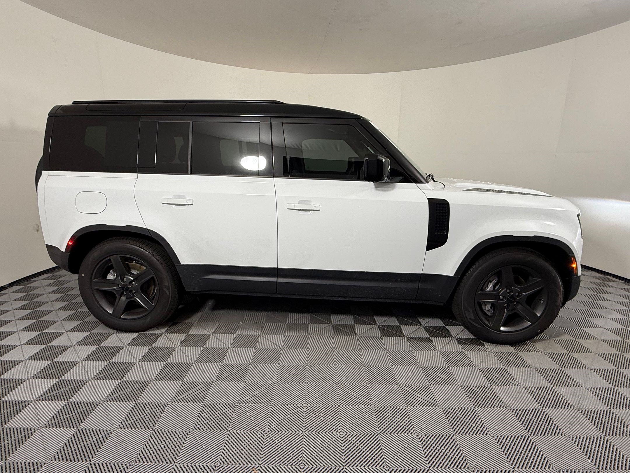 New 2026 Land Rover Defender 110 S AWD/4WD image 7