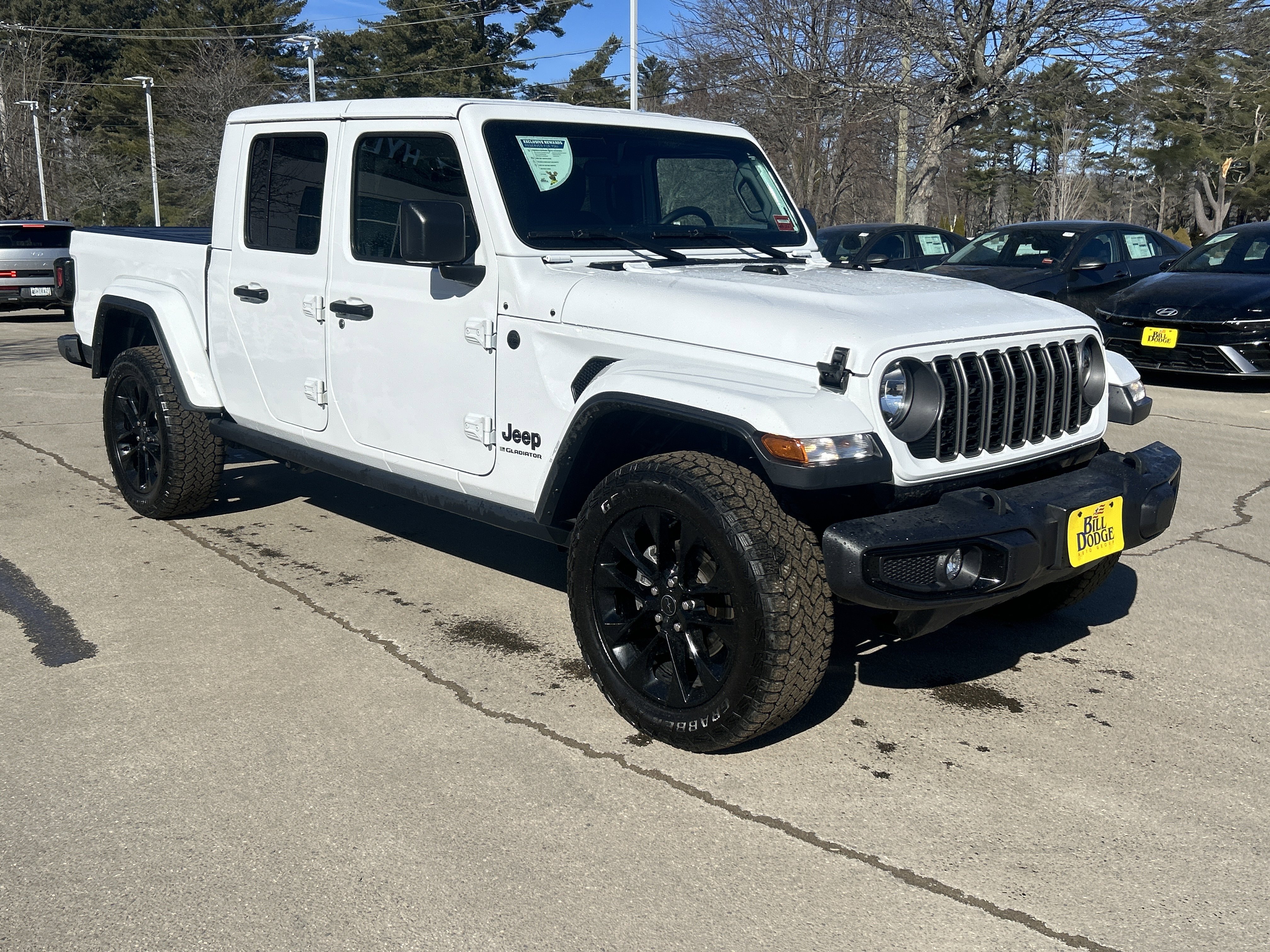 Used 2025 Jeep Gladiator Sport image 3