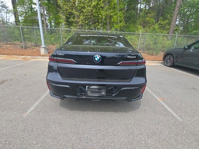 Used 2025 BMW 750e xDrive image 10