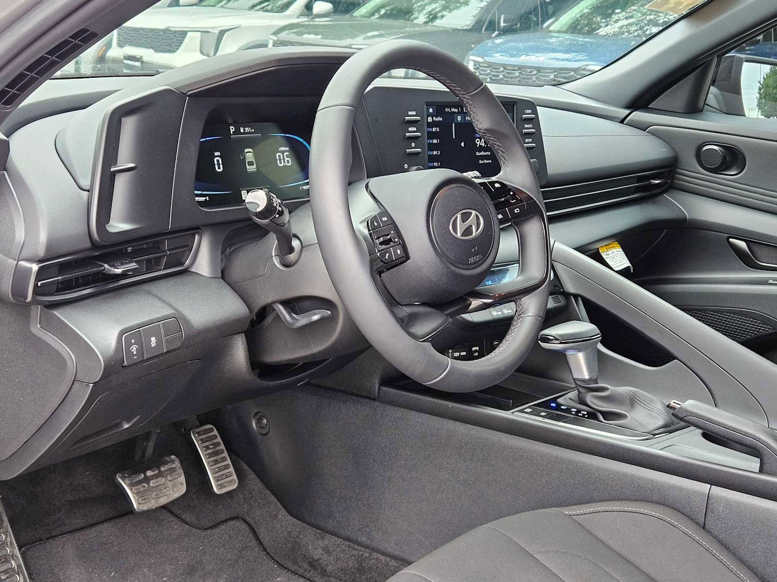 Used 2025 Hyundai Elantra Sport FWD image 2