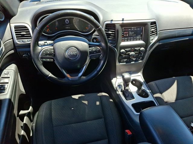 Used 2020 Jeep Grand Cherokee Laredo AWD/4WD image 2