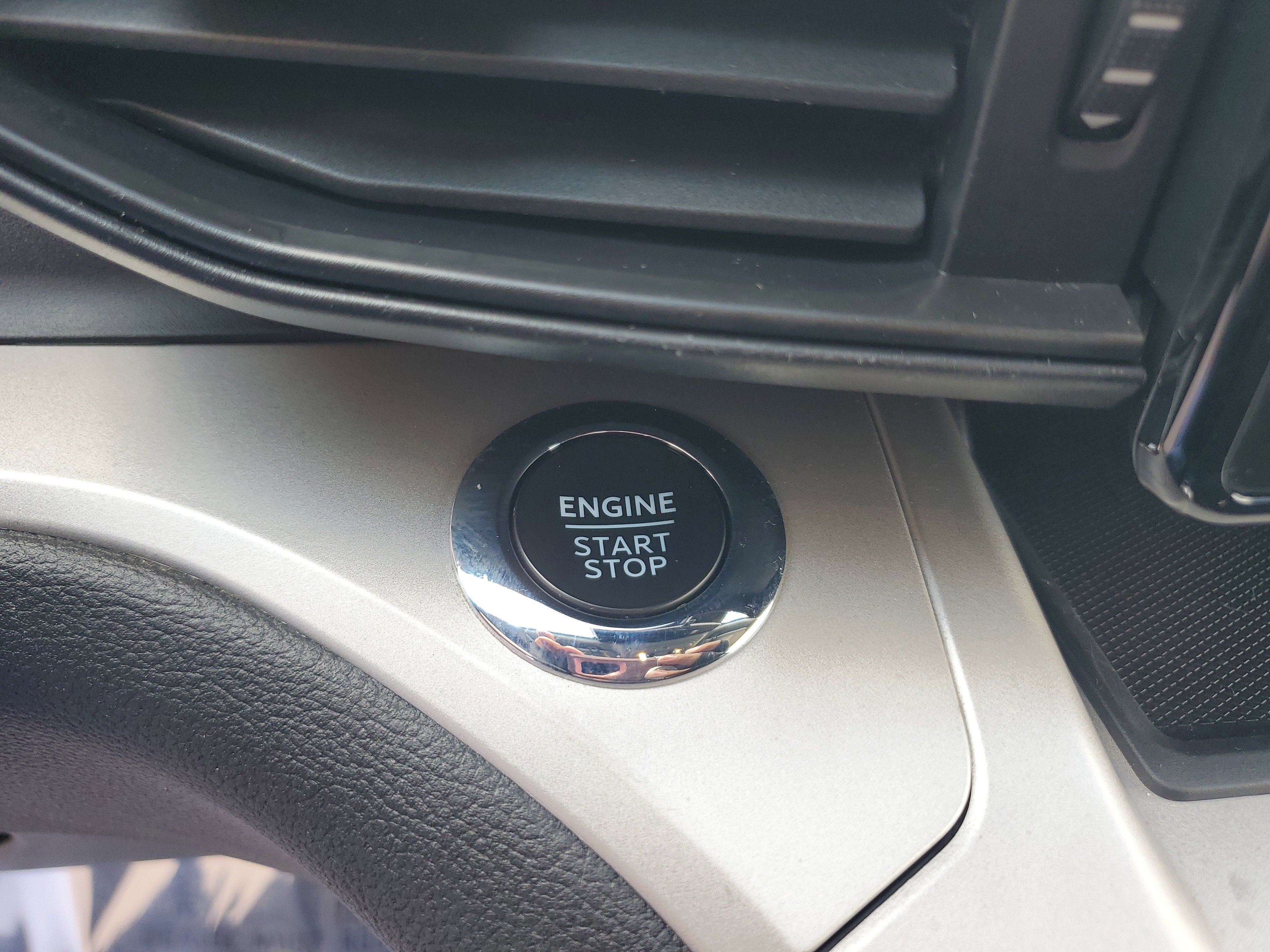 Used 2023 Ford Explorer XLT image 25