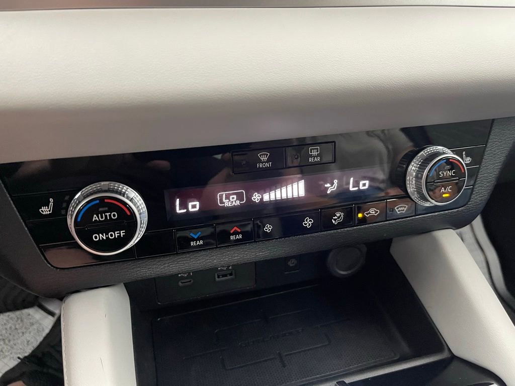 Used 2023 Mitsubishi Outlander SEL image 23