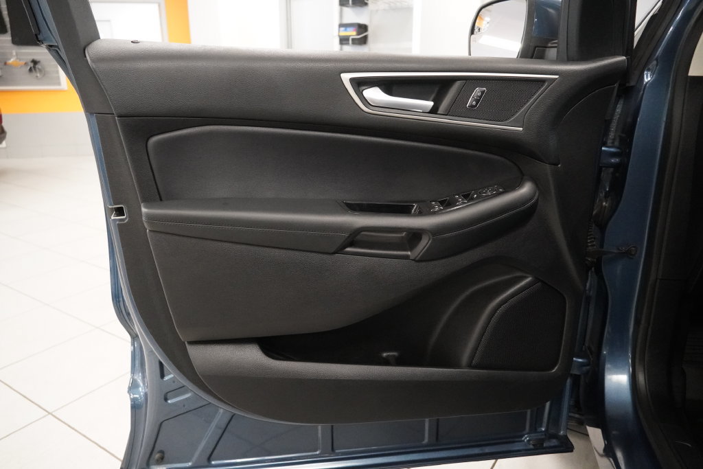 Used 2018 Ford Edge SEL w/ Equipment Group 201A AWD/4WD image 10