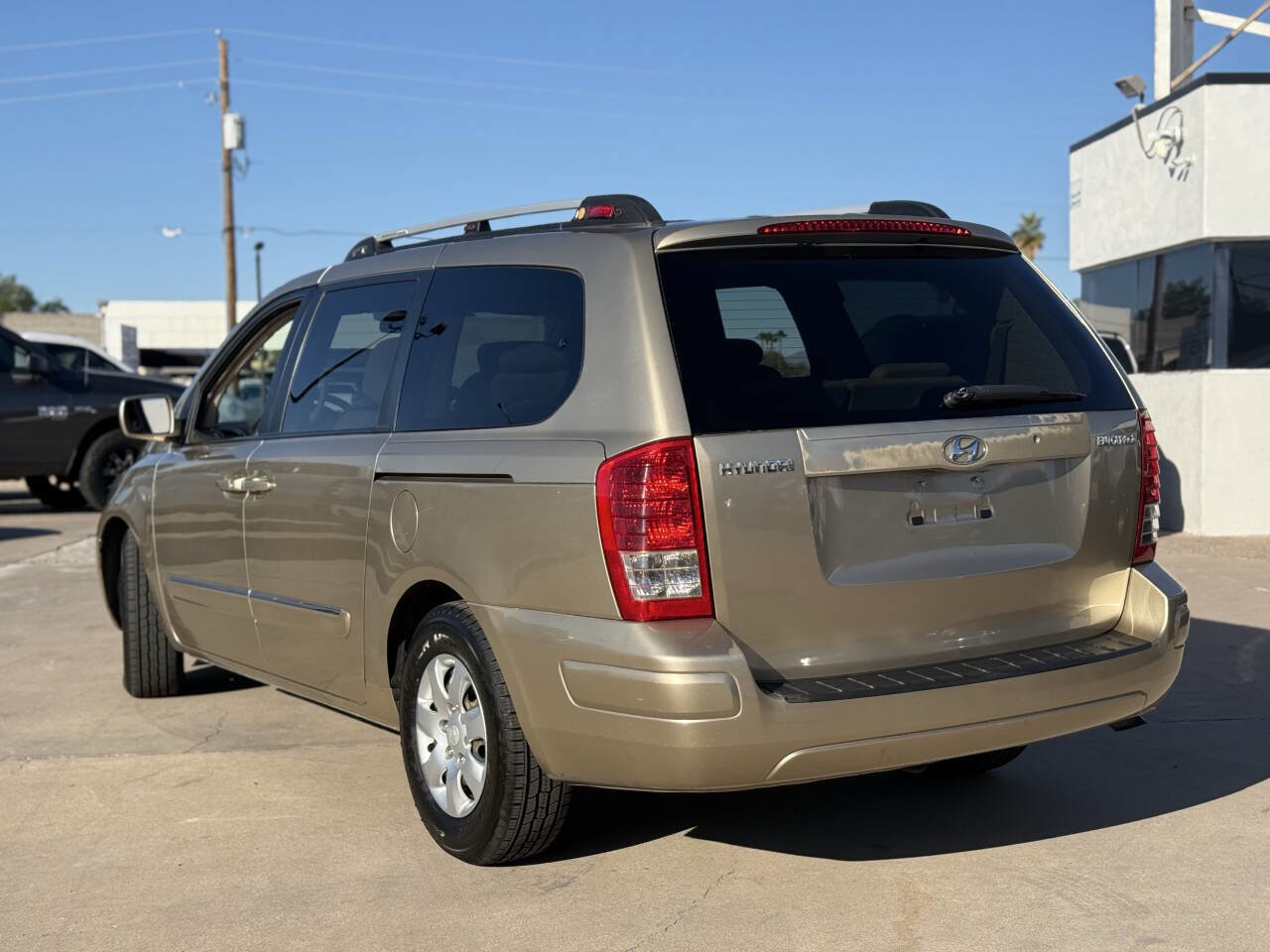 Used 2007 Hyundai Entourage Limited image 9