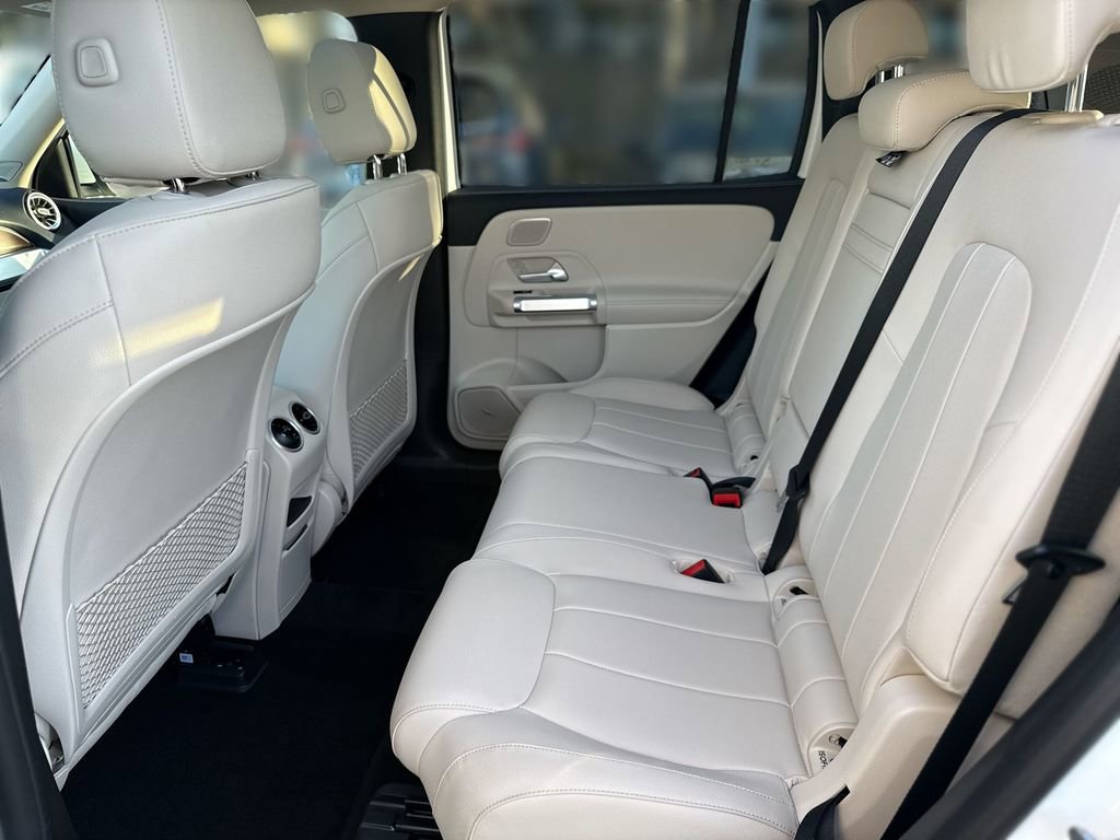 Used 2023 Mercedes-Benz EQB 300 4MATIC image 24