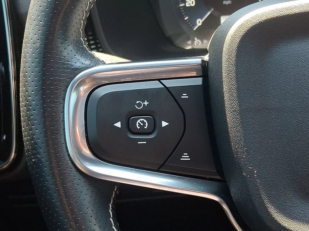 Used 2021 Volvo XC40 T5 R-Design w/ Climate Package AWD/4WD image 21