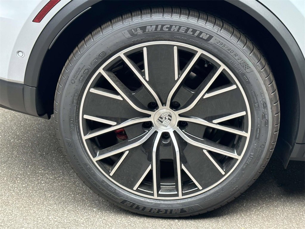 New 2025 Porsche Macan 4S Electric image 9