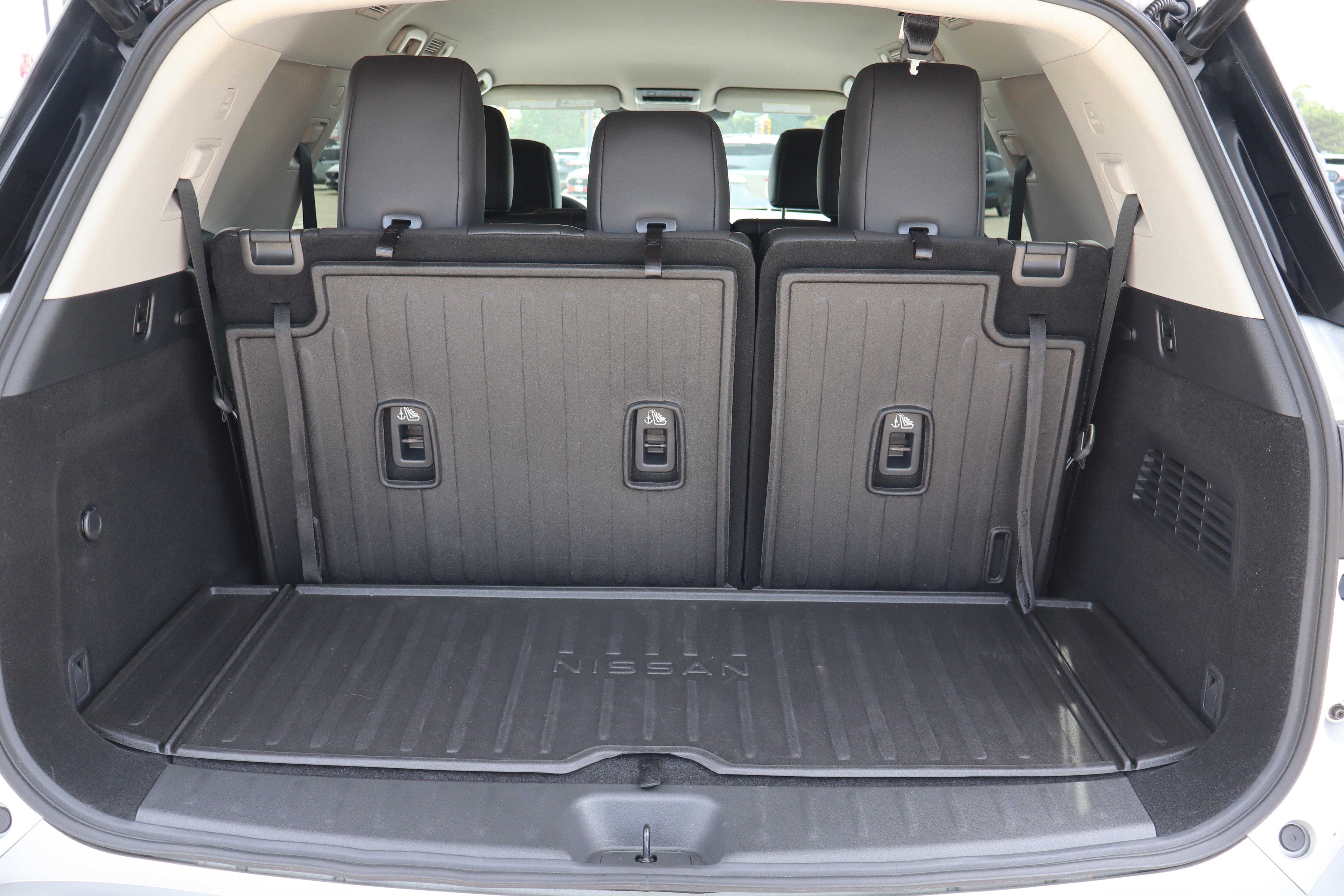 Used 2025 Nissan Pathfinder SL w/ Cargo Package AWD/4WD image 26