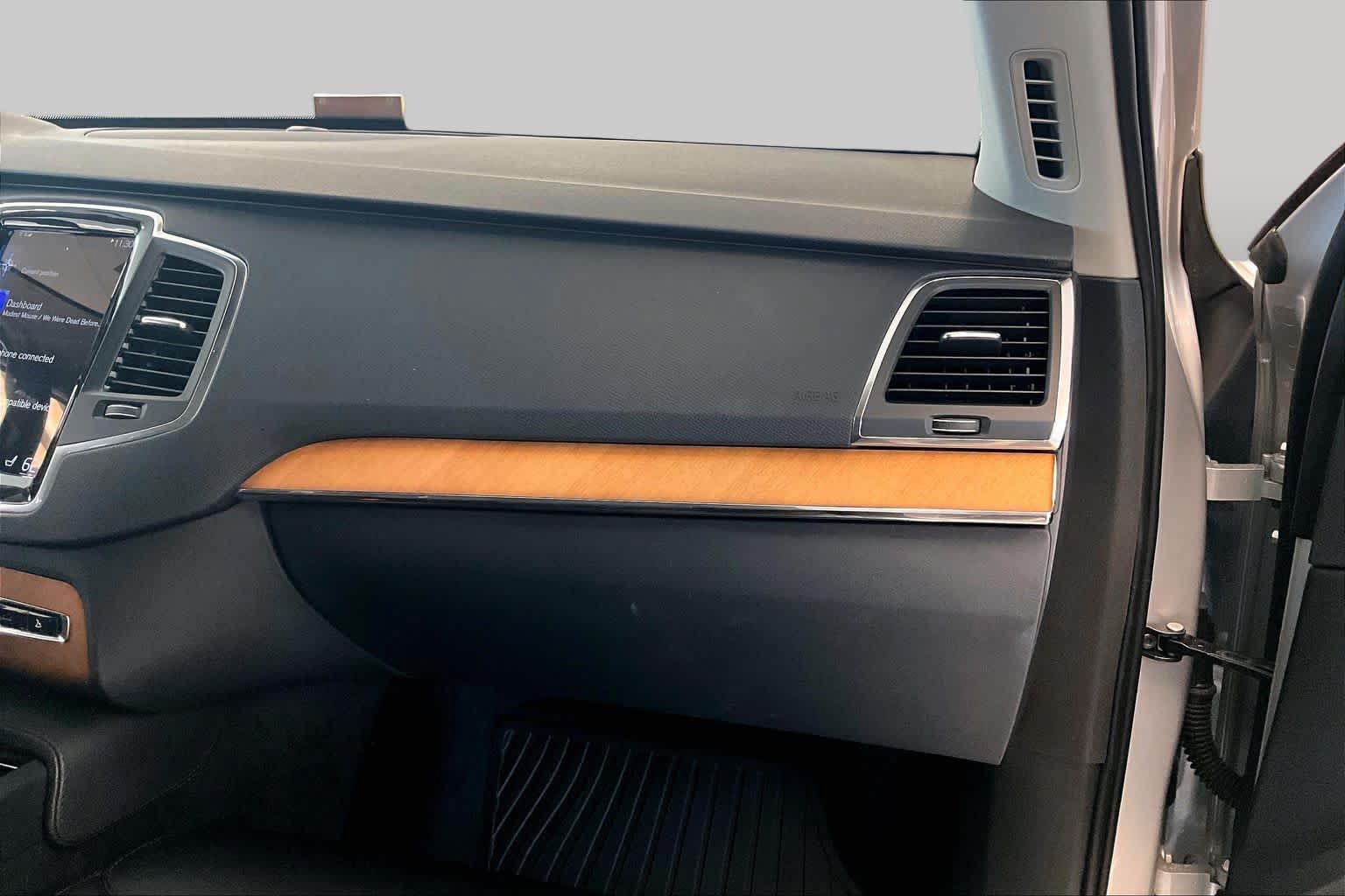 Used 2022 Volvo XC90 T5 Momentum w/ Climate Package FWD image 17
