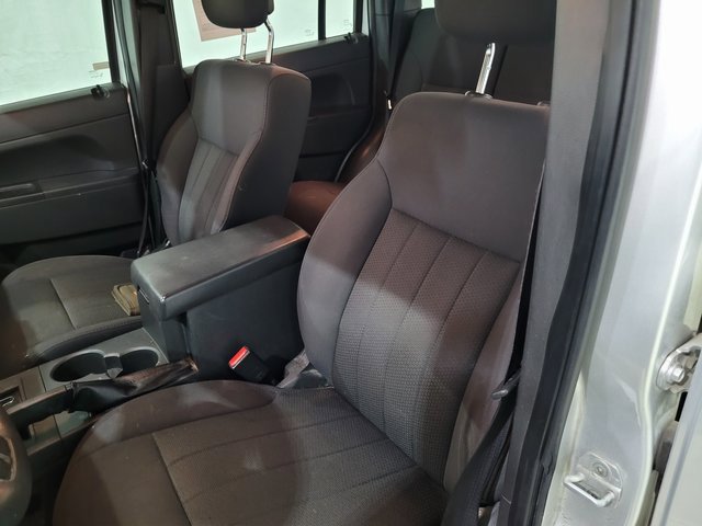 Used 2012 Jeep Liberty Sport image 35