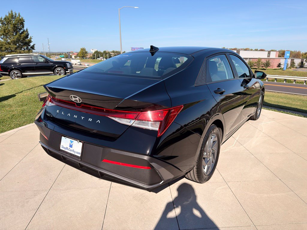 Used 2024 Hyundai Elantra SEL FWD image 9