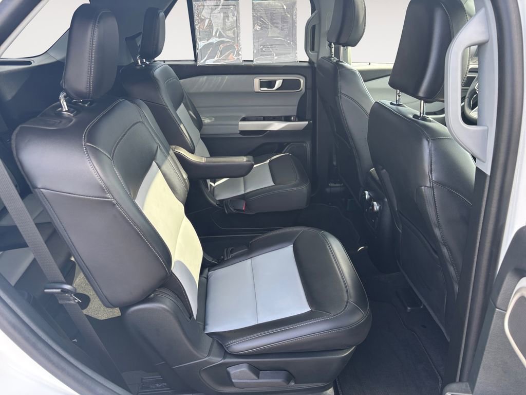 Used 2023 Ford Explorer XLT w/ Equipment Group 202A AWD/4WD image 12