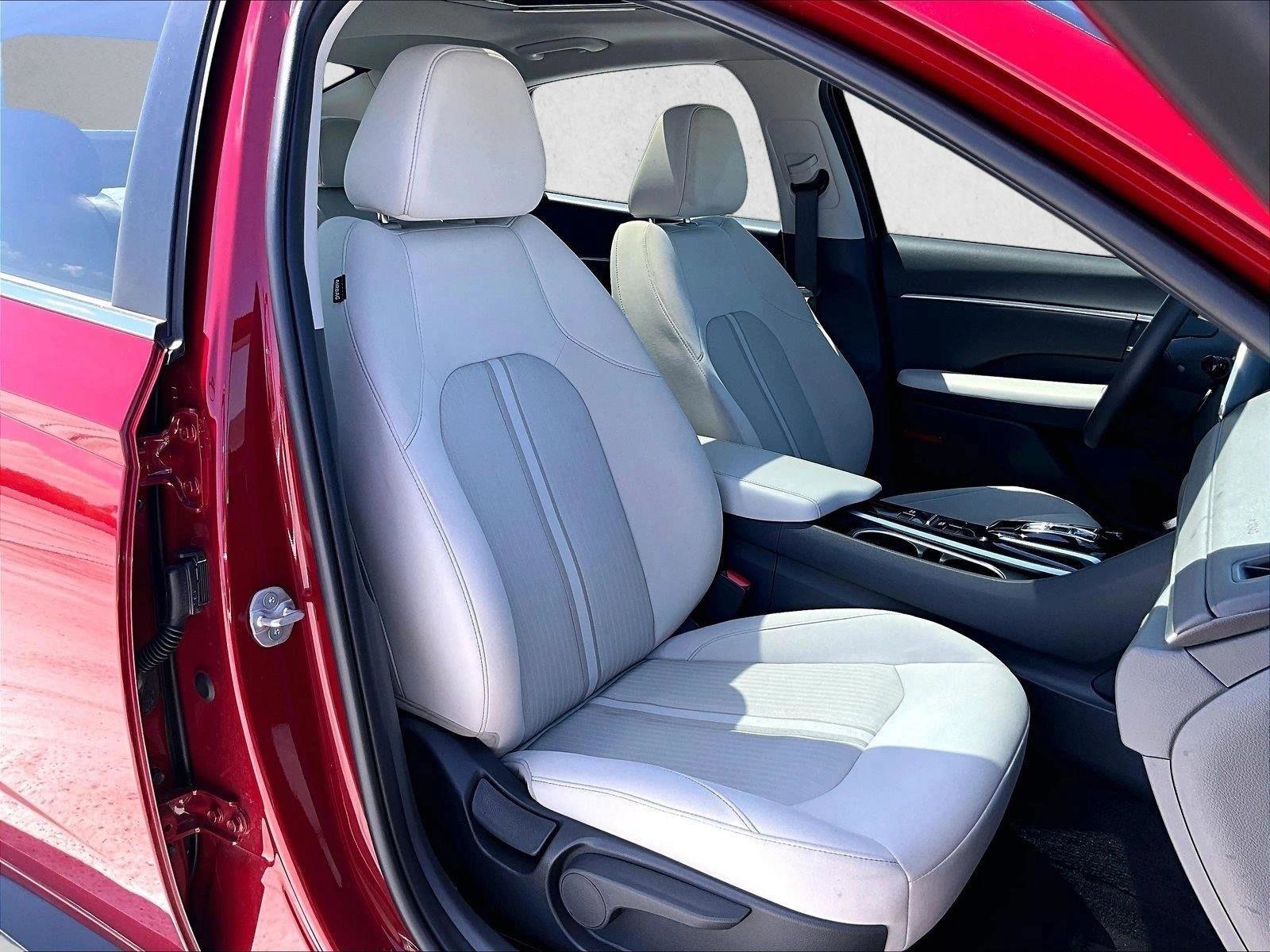 Used 2023 Hyundai Sonata SEL w/ Convenience Package FWD image 9
