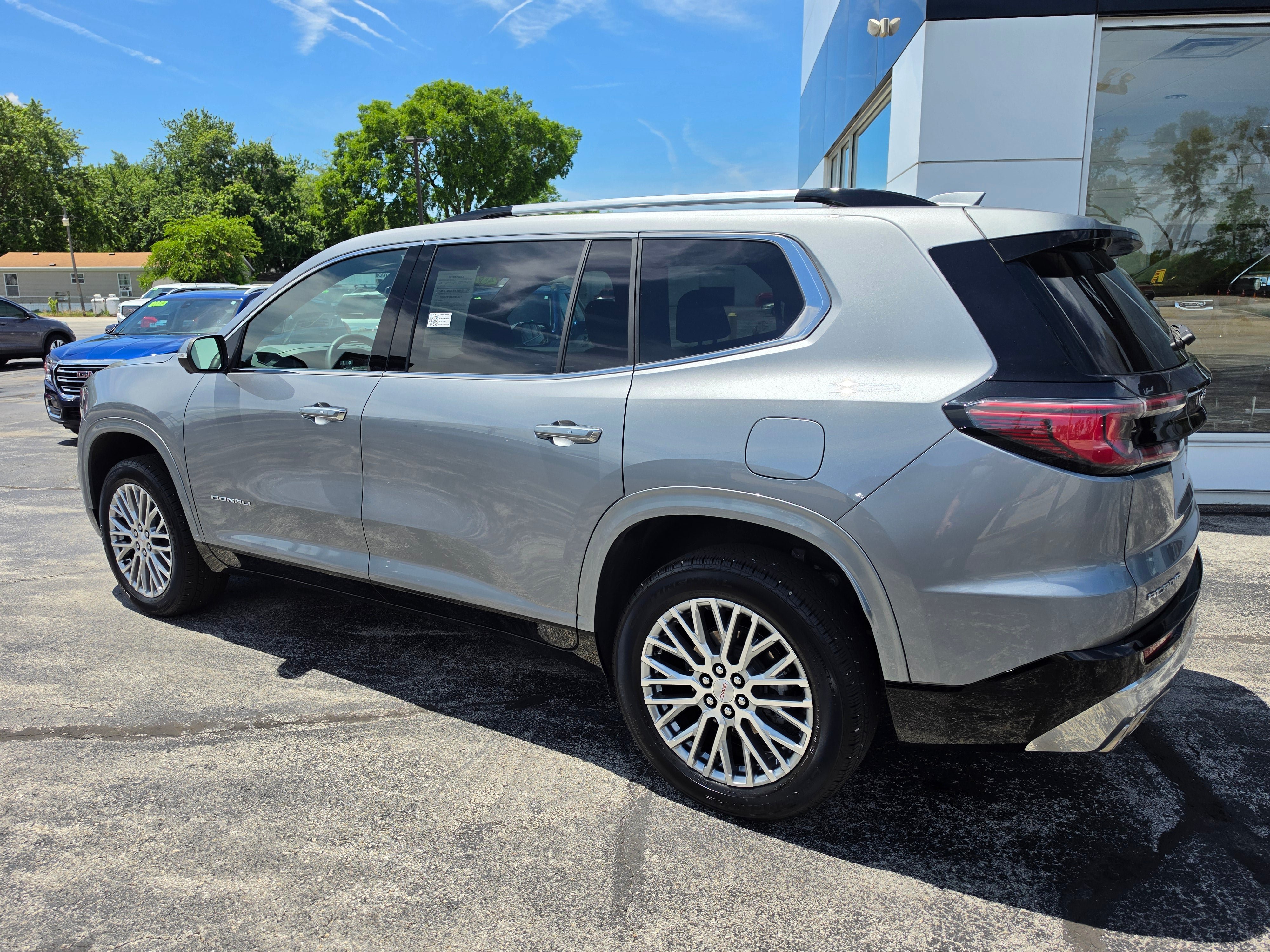 Used 2025 GMC Acadia Denali FWD image 7