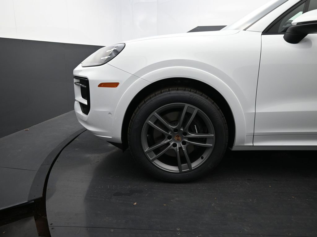 Certified 2025 Porsche Cayenne AWD/4WD image 11